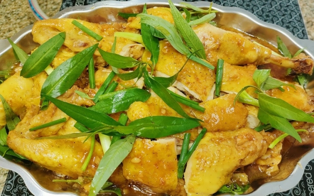 Gà Hấp Rau Răm