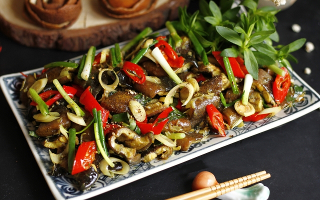 Lươn Xào Sả Ớt