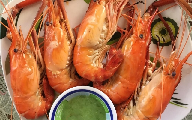 Tôm Càng Xanh Hấp Bia